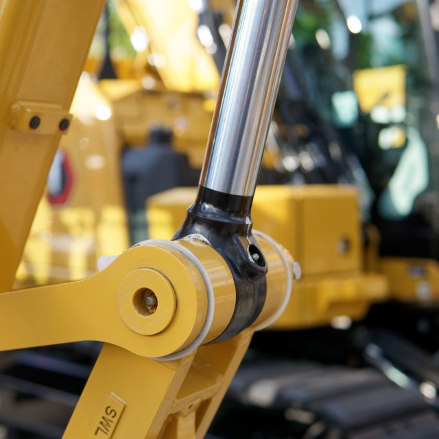 hydraulic cylinder rod and piston assembly