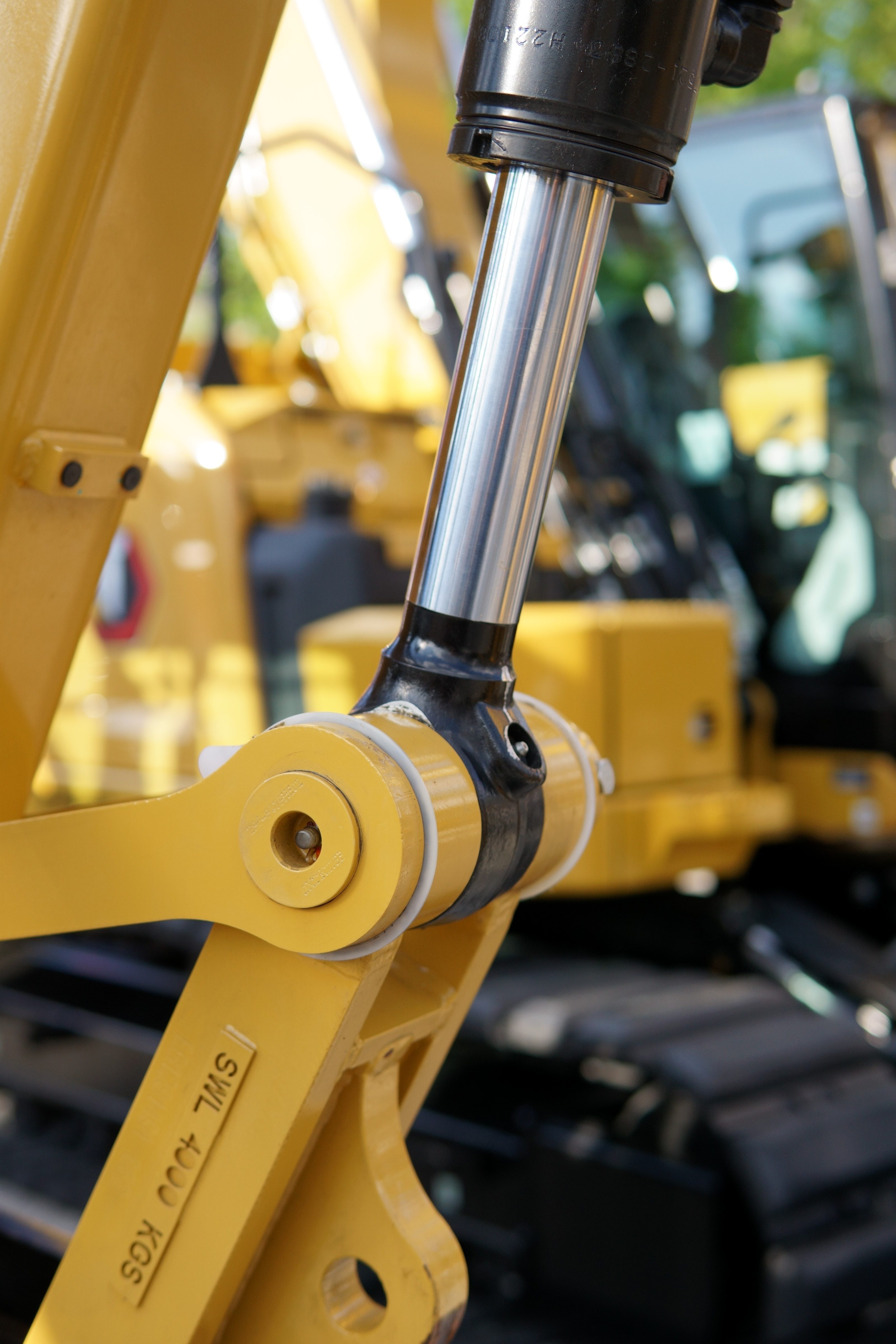 hydraulic cylinder rod and piston assembly