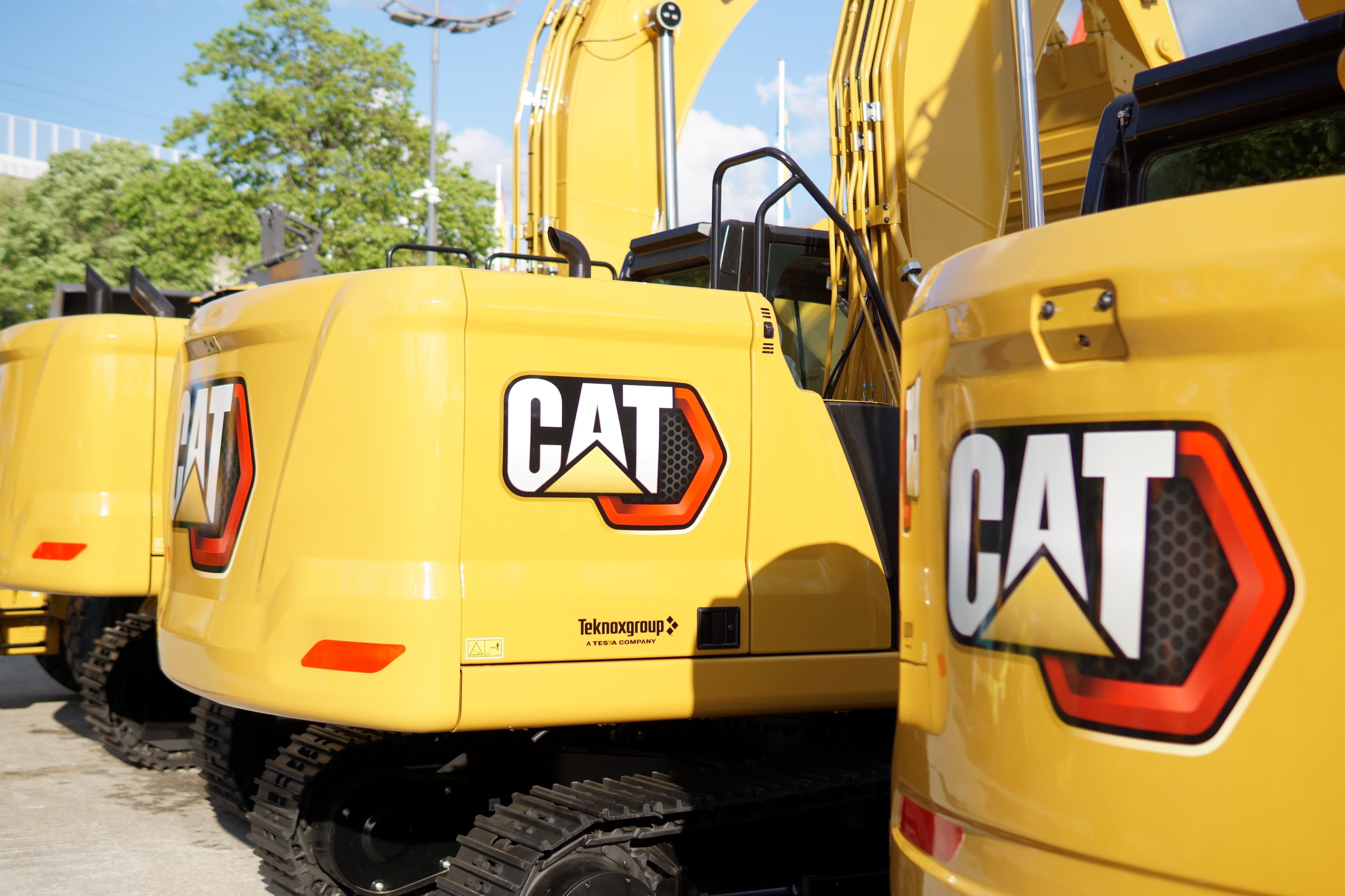 CAT Bulldozers & Excavator Machinery