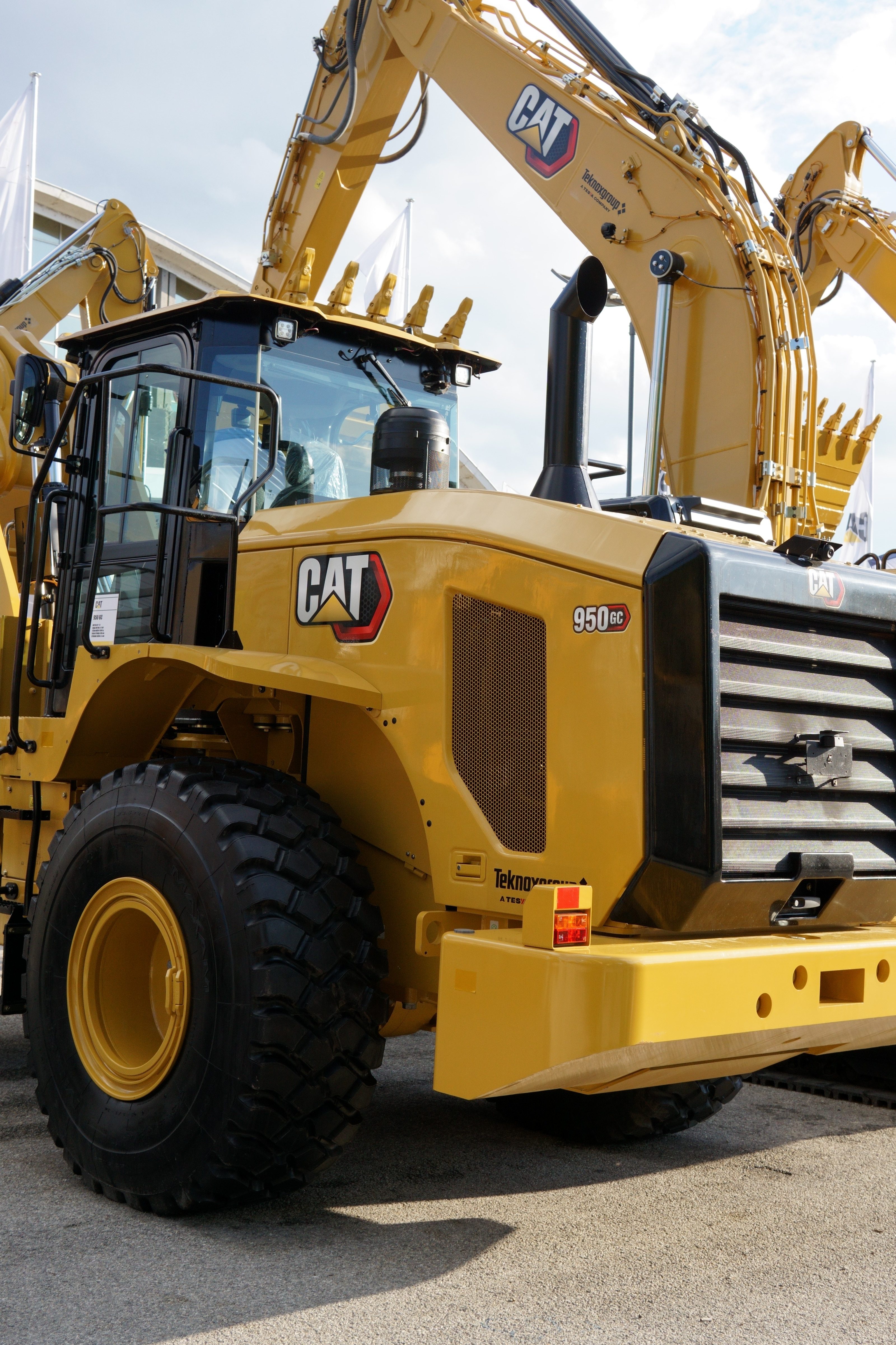 CAT Bulldozers & Excavator Machinery