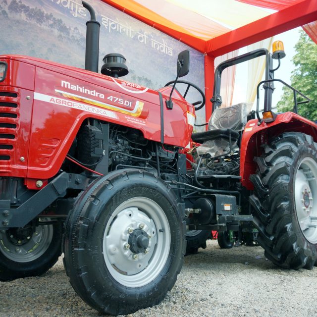 Mahindra 475DI Tractor [Photos]
